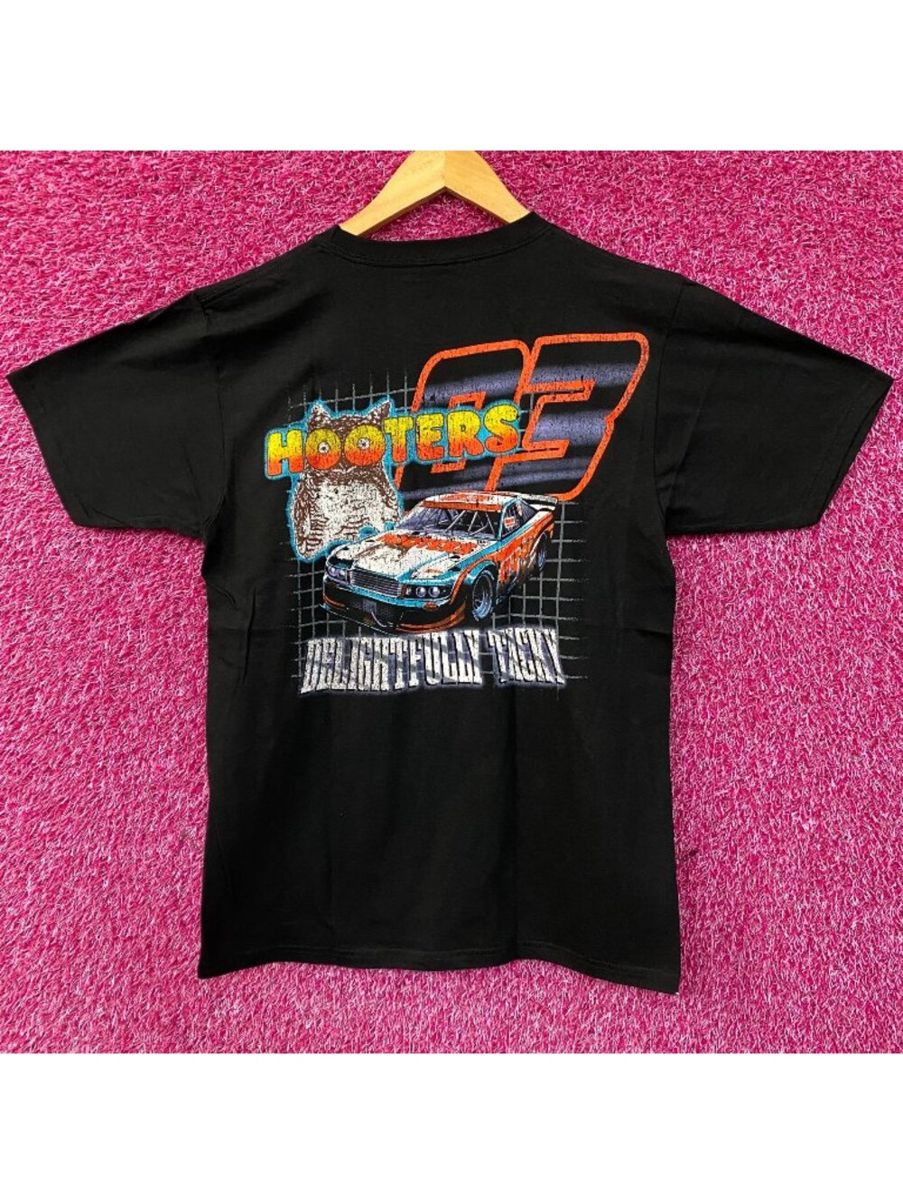 Hooters Racing Team 83 Delightfully Tacky Tailgate T-Shirt Medium